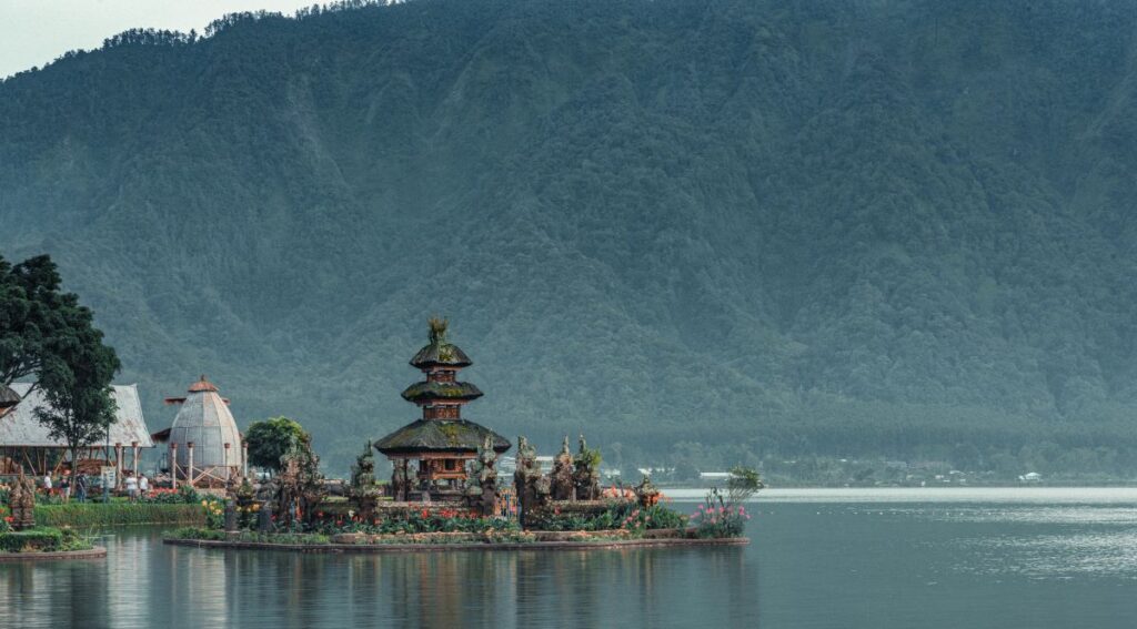 Ulun Danu Temple hram kod jezera Bratan
