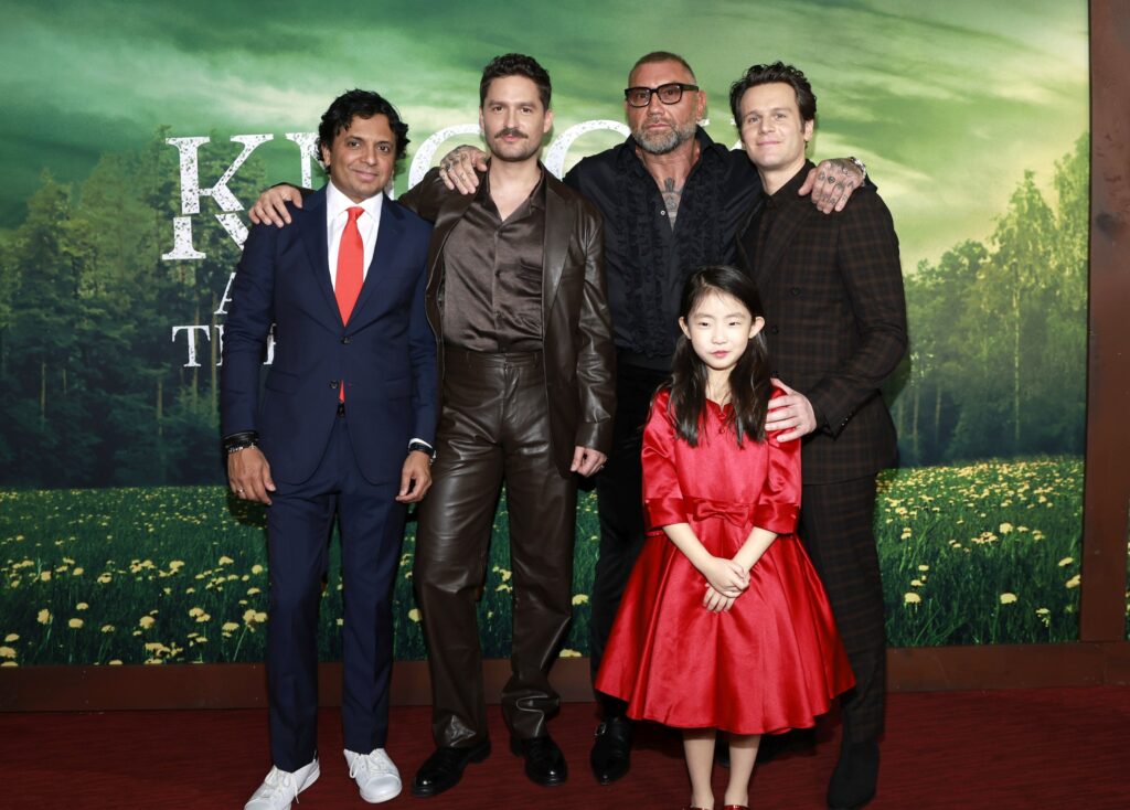 M. Night Shyamalan, Ben Aldridge, Dave Bautista, Kristen Cui i Jonathan Groff 