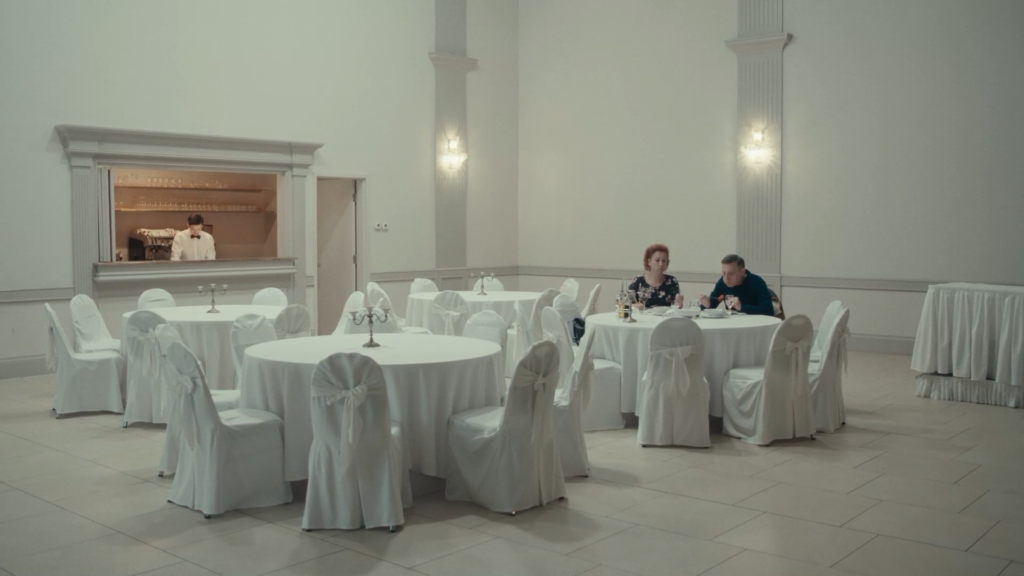 the_head_of_a_big_fish_screener (1080p).01_00_02_22.Still016