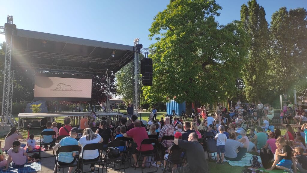 10. Kino na otvorenom - ljeto Kino na otvorenom u ljetne dane