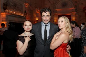 Mia Threapleton, Benicio Del Toro i Scarlett Johansson 