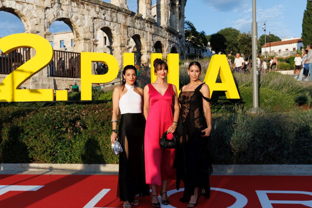 Svečano otvaranje - Arena_ Ekipa filma Južina(1) Ekipa filma "Južina"